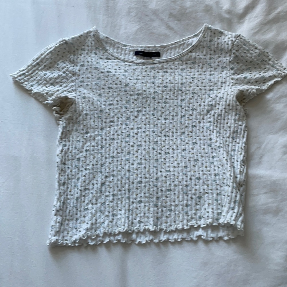 Floral American Eagle Short Sleeve Top.